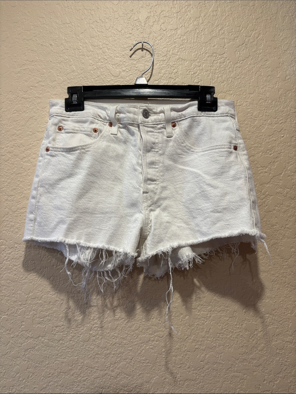 501 Levi’s High-Rise White Distressed White Denim Shorts 27